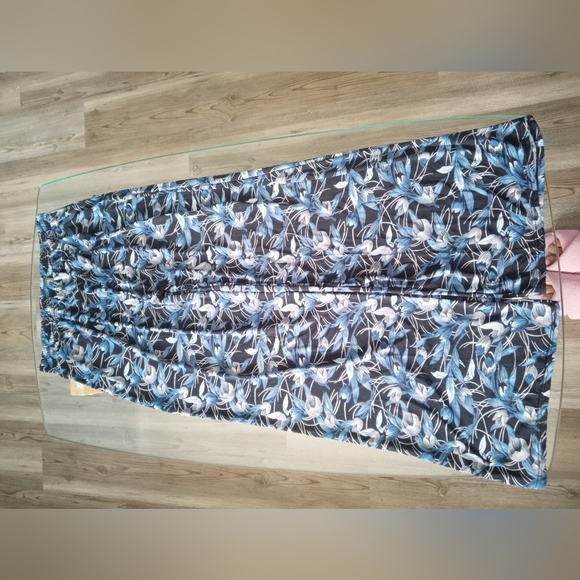 Floral Patterned Shorts - Picture 4 of 4